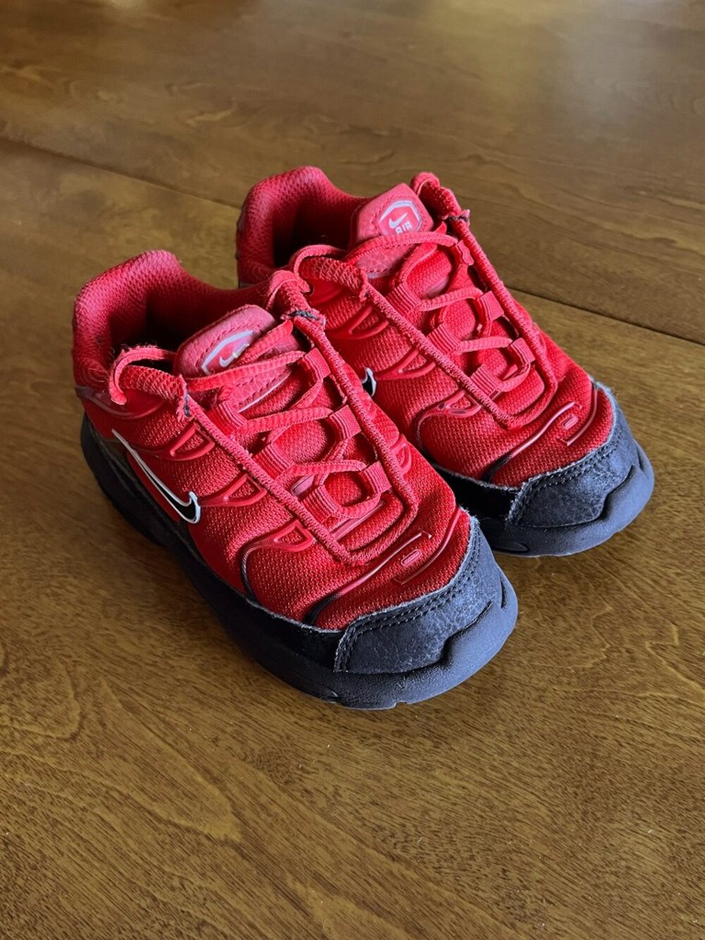 Nike red and black toddler sneakers 8C